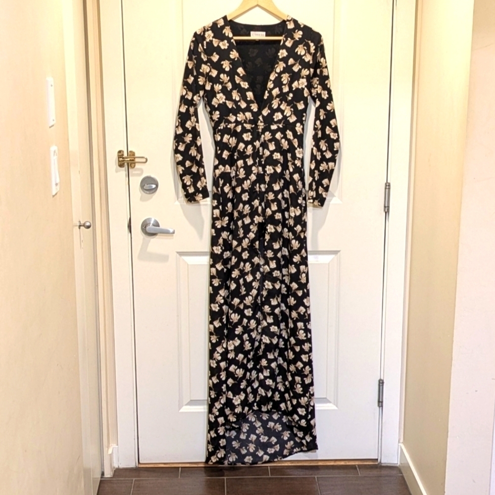 3/$30 EUC Lioness S Black & White Floral Long Sleeve Romper with Maxi Overskirt - Picture 2 of 9